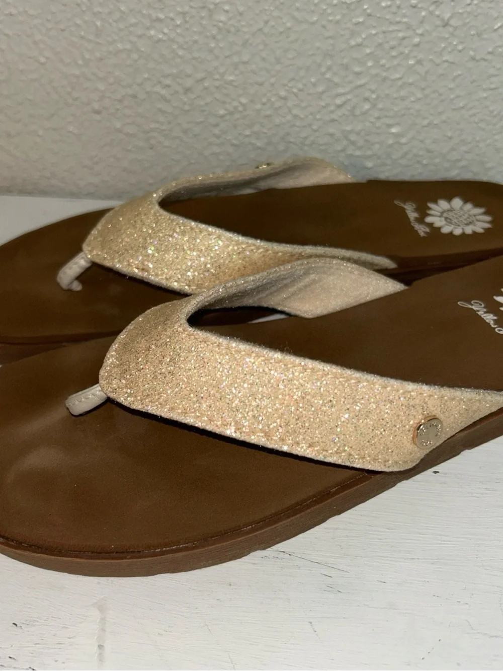 Yellow Box Women's Glitter Flip Flop Sandals - Champagne Gold - Picture 4 of 5
